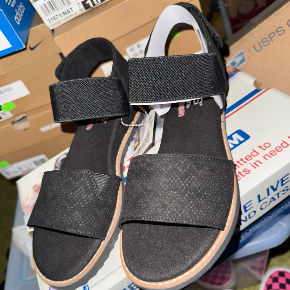 Bobs Desert Kiss black memory foam sandal